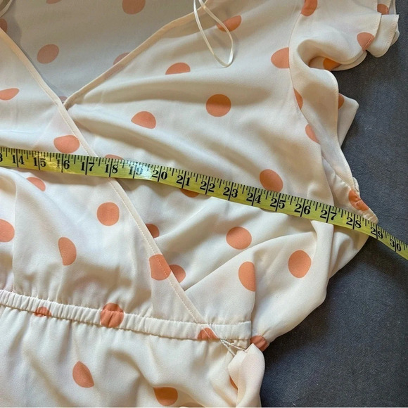 Lauren Conrad flutter sleeve midi dress. Size 3X. Light peach with large circles - Picture 6 of 8